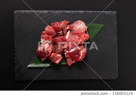 【岩手縣】生小鬚鯨（用於烹飪，大和煮） 136003124