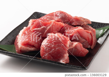 [Iwate Prefecture] Raw Minke Whale (for cooking, Yamato-ni) 136003129