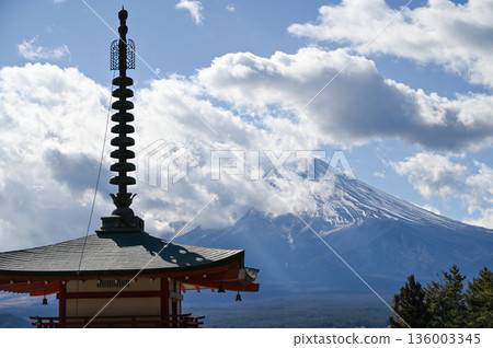 Arakurayama Five-story Pagoda and Mount Fuji covered in snow Arakurayama Five-story Pagoda and Mount Fuji covered in snow 136003345
