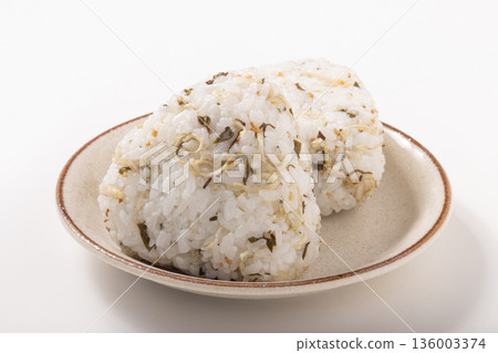 Onigiri (whitebait, kelp, sesame) Onigiri (whitebait, kelp, sesame) 136003374