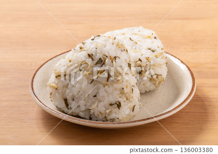 Onigiri (whitebait, kelp, sesame) Onigiri (whitebait, kelp, sesame) 136003380