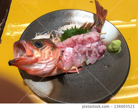 Rockfish sashimi with head, decorative platter, spring fish, sashimi platter, fresh Rockfish sashimi with head, decorative platter, spring fish, sashimi platter, fresh 136003521