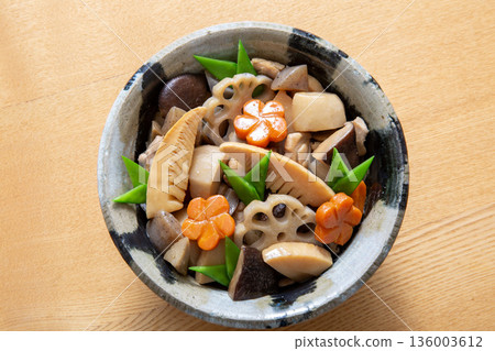 築前煮(Chikuzenni)日式小菜 築前煮(Chikuzenni)日式小菜 136003612