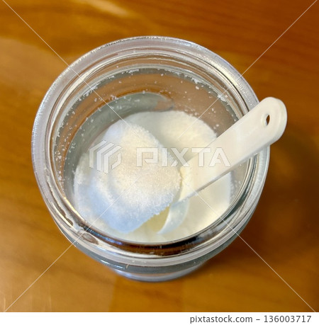 容器裡結塊的糖——如何使其恢復水合狀態——白砂糖——烹飪原料——生活小貼士 136003717