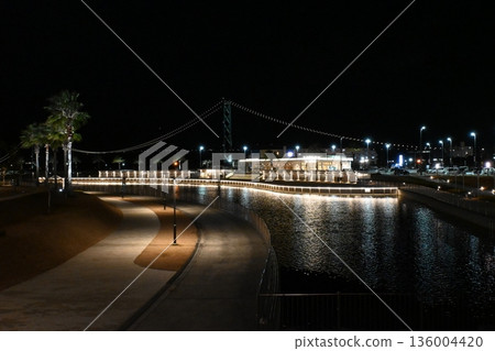 A fantastic night view of the Akashi Kaikyo Bridge 136004420