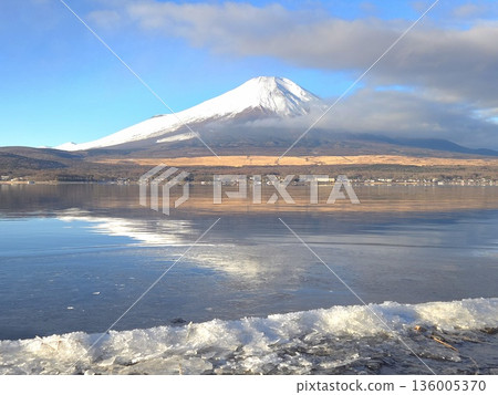 Snowy Mt. Fuji and inverted Mt. Fuji (Lake Yamanaka) Snowy Mt. Fuji and inverted Mt. Fuji (Lake Yamanaka) 136005370
