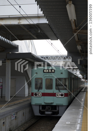 2016年,一列列車停靠在西鐵二日市站 2016年,一列列車停靠在西鐵二日市站 136005599