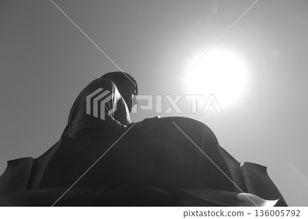 Sunlight and the Great Buddha 2 136005792