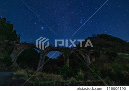 Kurikino Bridge (Kongono Bridge) and the starry sky Kurikino Bridge (Kongono Bridge) and the starry sky 136006190