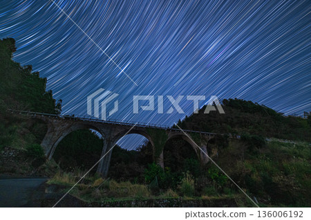 Kurikino Bridge (Kongono Bridge) and the starry sky Kurikino Bridge (Kongono Bridge) and the starry sky 136006192