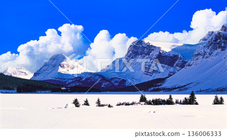 Canadian Rockies winter scenery during the harsh winter Canadian Rockies winter scenery during the harsh winter 136006333