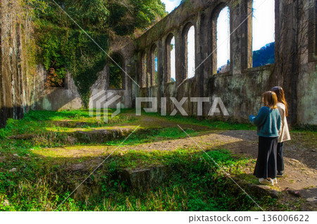 欽達發電廠遺址與一位女性 136006622
