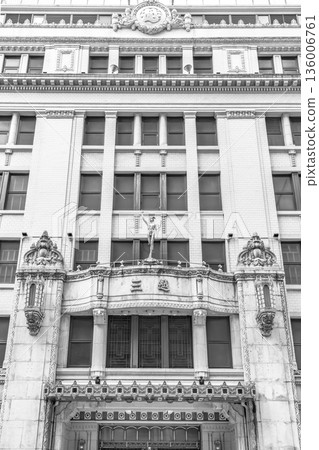 Nihonbashi Mitsukoshi Main Store Main Building (Important Cultural Property) A long-established department store owned by Mitsukoshi Isetan Holdings. For newspapers and magazines. 136006761