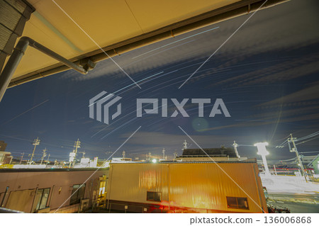 Starry sky seen from the balcony of an ordinary home in Okayama City, Okayama Prefecture, Japan 136006868