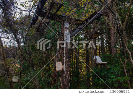 在通往船原山的健行步道附近，有一座纜車的遺跡。 136006921