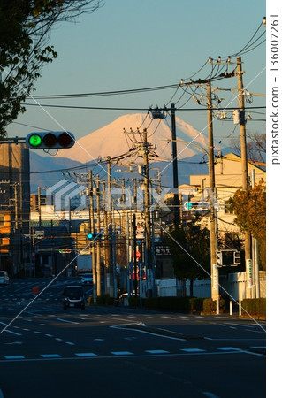 從橫濱市都築區眺望富士山 136007261