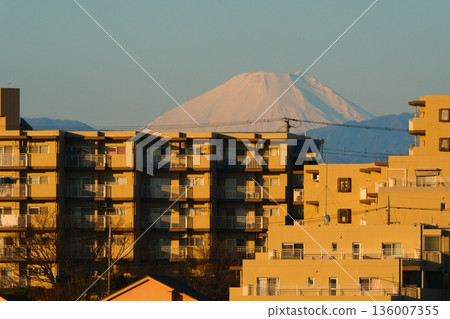 Mount Fuji as seen from Tsuzuki Ward, Yokohama City Mount Fuji as seen from Tsuzuki Ward, Yokohama City 136007355