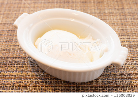 Delicious poached eggs Delicious poached eggs 136008029