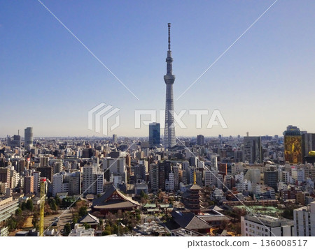 從淺草一家高層飯店眺望晴空塔。 136008517