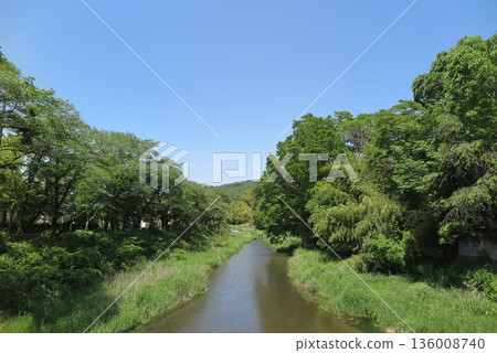 從東平井橋5號橋眺望平井川和山脈 136008740