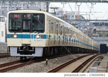 2019年12月 小田急電鐵8000系 8565號 小田原線 梅丘 2019年12月 小田急電鐵8000系 8565號 小田原線 梅丘 136008962