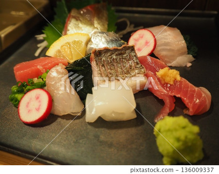 生魚片拼盤 生魚片拼盤 136009337