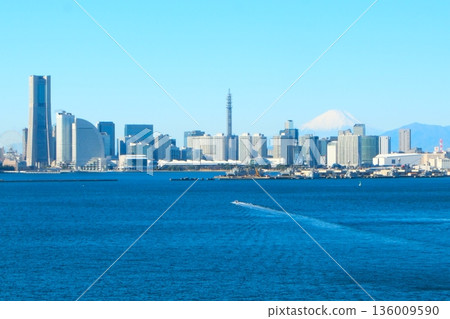 冬日藍天下的橫濱港 冬日藍天下的橫濱港 136009590