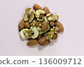 Mixed nuts 136009712