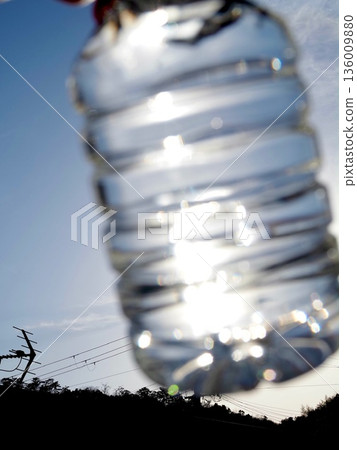 Light and water reflections 136009880