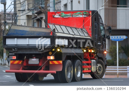 自卸車 自卸車 136010294