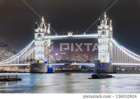 London's illuminated Tower Bridge London's illuminated Tower Bridge 136010924