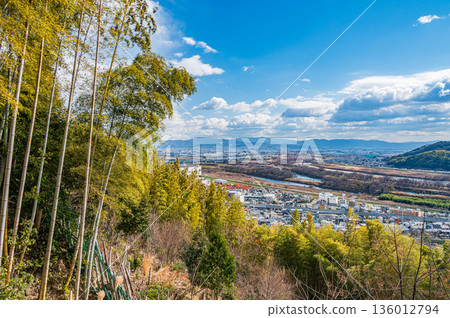 View of Oyamazaki Town from the observation deck on the slopes of Mt. Tenno, Otokuni District, Kyoto Prefecture 136012794