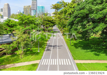 一座綠色的城市公園 一座綠色的城市公園 136013924