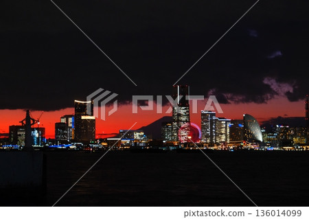 橫濱港未來的夜景 136014099