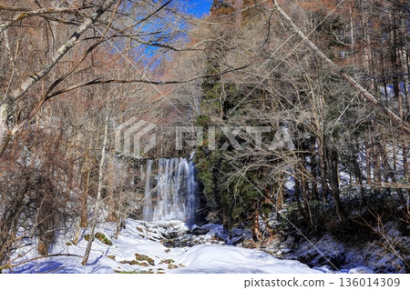 Karasawa Falls in winter (Sugadaira Plateau) Karasawa Falls in winter (Sugadaira Plateau) 136014309