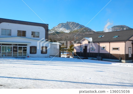 從北海道勅使利町千茂本線川湯溫泉站眺望 136015036