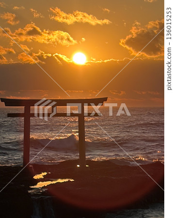 The morning after the winter solstice: Miracle of the morning sun shining on the torii gate at Oarai Isosaki Shrine The morning after the winter solstice: Miracle of the morning sun shining on the torii gate at Oarai Isosaki Shrine 136015253