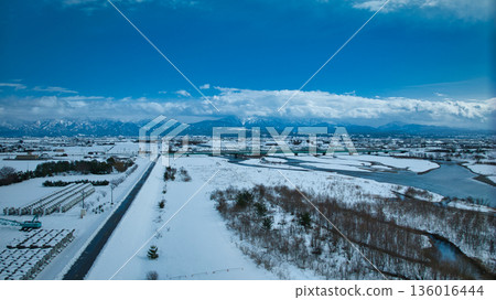 Snow-covered Kurobe River alluvial fan, view from near the mouth of the Kurobe River Snow-covered Kurobe River alluvial fan, view from near the mouth of the Kurobe River 136016444