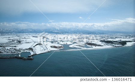 Snow-covered Kurobe River alluvial fan, view from near the mouth of the Kurobe River Snow-covered Kurobe River alluvial fan, view from near the mouth of the Kurobe River 136016471