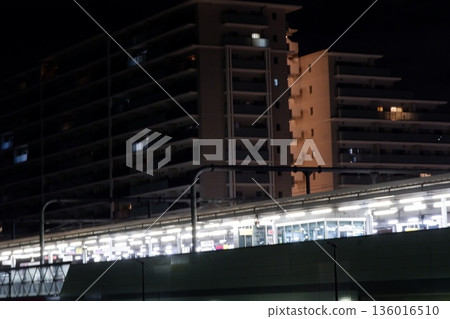 Night view of Higashi-Hanazono Station on the Kintetsu Nara Line 136016510
