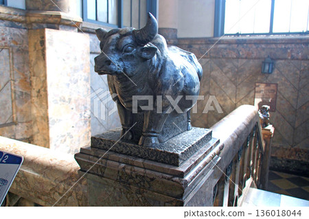 築地本願寺正殿內的動物雕像（東京都中央區） 136018044