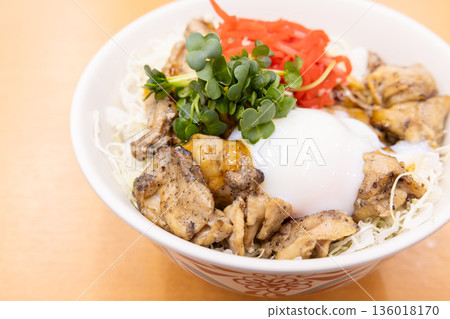 美味的炭烤雞腩飯 136018170