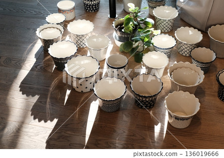桌子上的餐具 桌子上的餐具 136019666