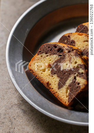 精緻手工大理石磅蛋糕切片 136022768