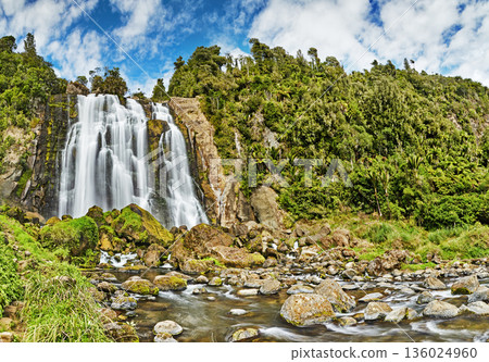 Marokopa Falls, New Zealand Marokopa Falls, New Zealand 136024960