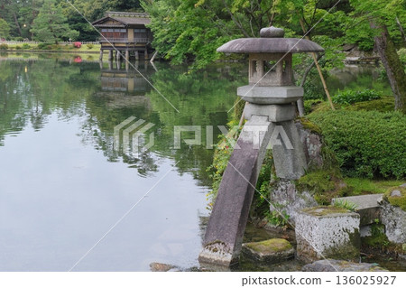 Kenrokuen Garden Kuragaike and the lantern lantern Kenrokuen Garden Kuragaike and the lantern lantern 136025927