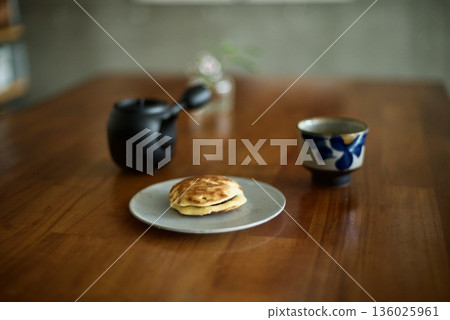 熱綠茶和銅鑼燒小吃 136025961