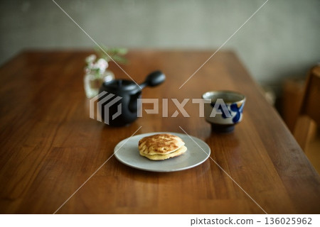 熱綠茶和銅鑼燒小吃 136025962