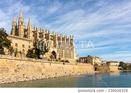 Palma Cathedral, also known as La Seu, and the artificial lake of the Parc de la Mar in the town of Palma, Mallorca, Balearic Islands, Spain, Europe Palma Cathedral, also known as La Seu, and the artificial lake of the Parc de la Mar in the town of Palma, Mallorca, Balearic Islands, Spain, Europe 136026326