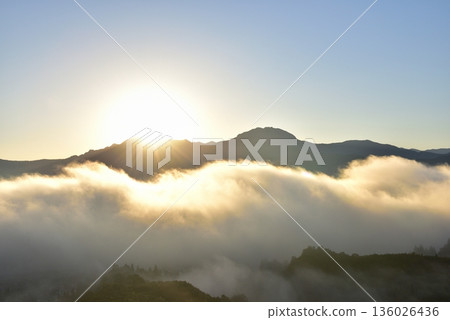 從浦佐/矢子比林堂東屋看魚沼盆地的雲海 136026436